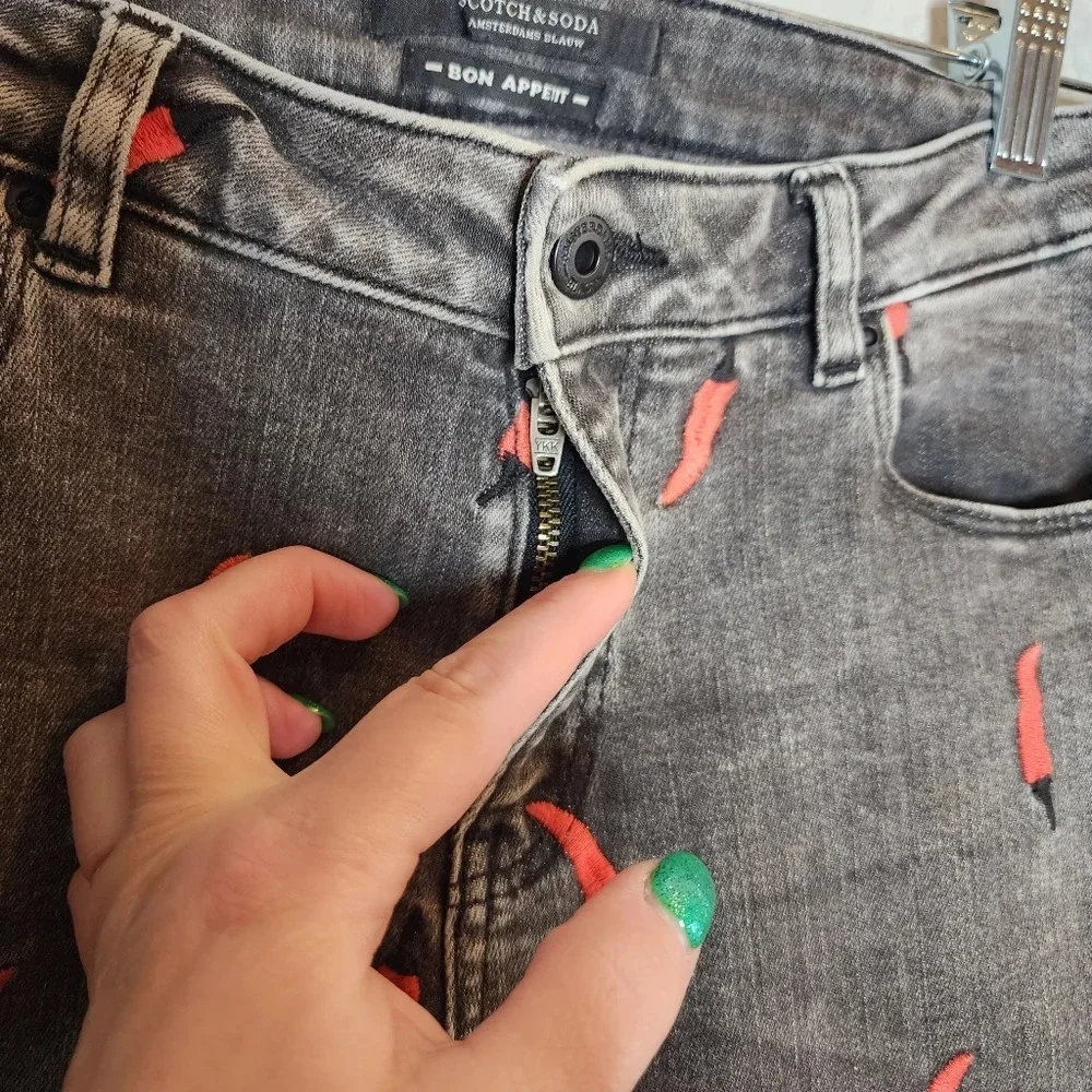 Scotch & Soda Pepper Embroidered Slim‎ Boyfriend Grey jeans.  Size 26.
